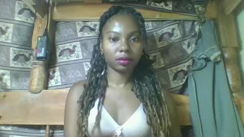 Snapshot of rosalinda933 chatting on 03/27/26, 04:40 Rosalinda online show from 03/27/26, 04:40