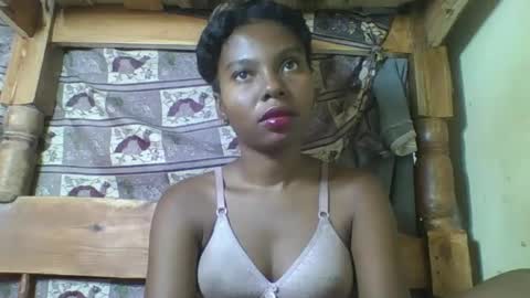 Snapshot of rosalinda933 chatting on 04/01/26, 01:41 Rosalinda online show from 04/01/26, 01:41