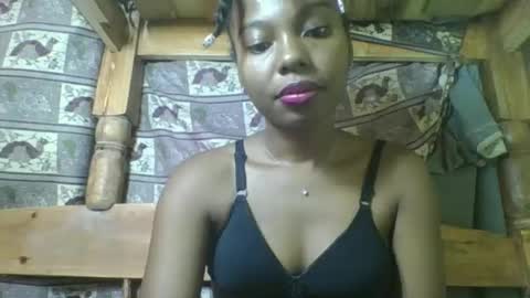 Snapshot of rosalinda933 chatting on 04/08/26, 01:27 Rosalinda online show from 04/08/26, 01:27