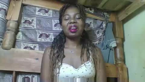 Snapshot of rosalinda933 chatting on 04/15/26, 11:28 Rosalinda online show from 04/15/26, 11:28