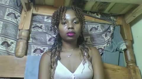 Snapshot of rosalinda933 chatting on 04/17/26, 08:45 Rosalinda online show from 04/17/26, 08:45