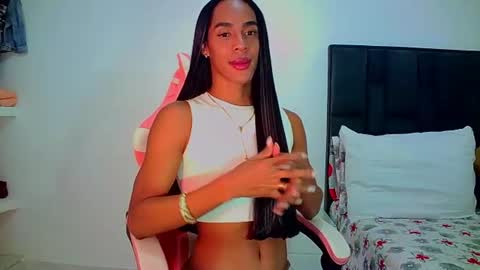 Snapshot of rosalindasexy chatting on 06/18/26, 04:02 Rosalinda online show from 06/18/26, 04:02
