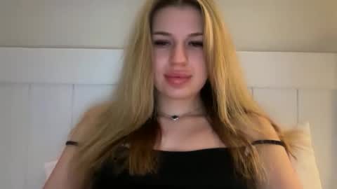 Snapshot of rosaline_ly chatting on 01/07/26, 08:33 Rosalina online show from 01/07/26, 08:33