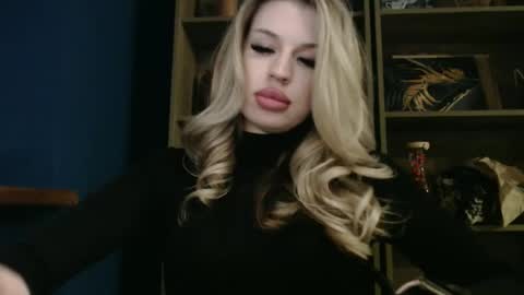Snapshot of rosaline_ly chatting on 01/13/26, 03:28 Rosalina online show from 01/13/26, 03:28