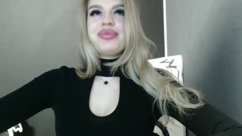 Snapshot of rosaline_ly chatting on 01/14/26, 01:39 Rosalina online show from 01/14/26, 01:39