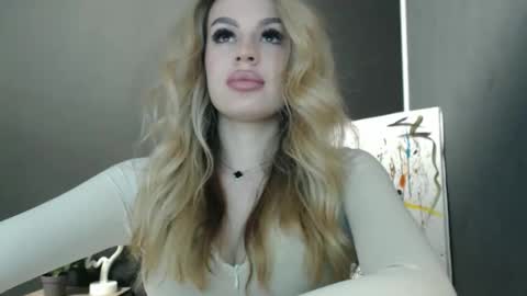 Snapshot of rosaline_ly chatting on 02/06/26, 01:14 Rosalina online show from 02/06/26, 01:14