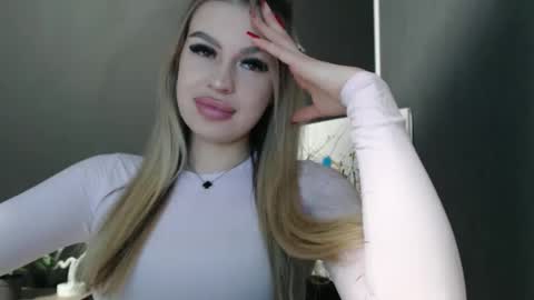 Snapshot of rosaline_ly chatting on 02/11/26, 01:16 Rosalina online show from 02/11/26, 01:16