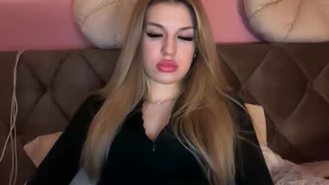 Snapshot of rosaline_ly chatting on 03/12/26, 07:31 Rosalina online show from 03/12/26, 07:31
