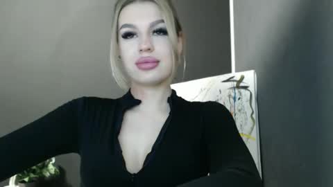 Snapshot of rosaline_ly chatting on 03/20/26, 01:38 Rosalina online show from 03/20/26, 01:38