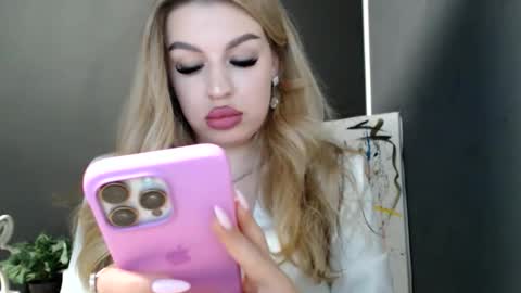 Snapshot of rosaline_ly chatting on 05/21/26, 12:12 Rosalina online show from 05/21/26, 12:12