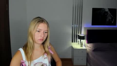 Snapshot of rosarising chatting on 05/24/26, 09:25 RosaRising online show from 05/24/26, 09:25