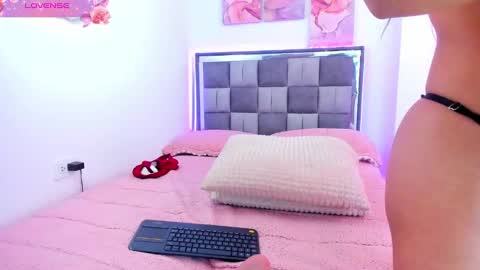 Snapshot of rose1__ chatting on 09/19/25, 10:21 rose1__ online show from 09/19/25, 10:21