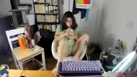 Snapshot of rose257044 chatting on 10/13/25, 01:00 rose257044 online show from 10/13/25, 01:00