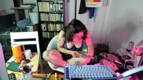 Snapshot of rose257044 chatting on 10/28/25, 10:34 rose257044 online show from 10/28/25, 10:34