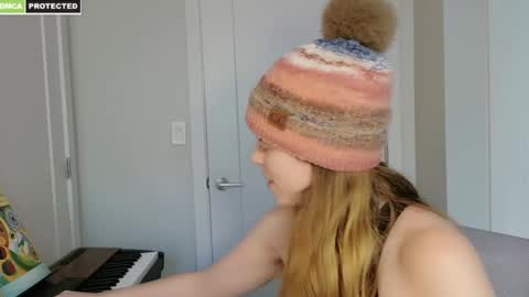 rose77782 online show from 02/10/25, 08:21