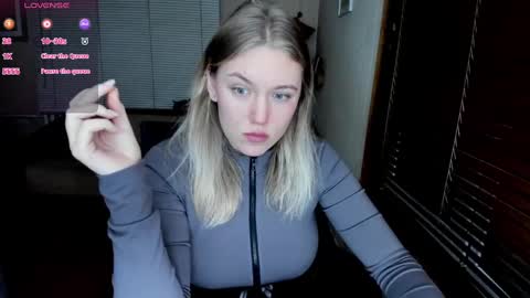 Snapshot of rose_brooks chatting on 01/12/25, 07:31 Rose but u can call me princess online show from 01/12/25, 07:31