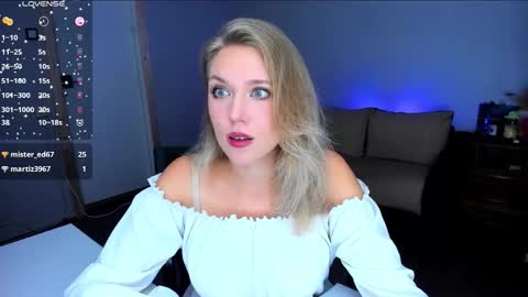 Snapshot of rose_brooks chatting on 09/26/25, 07:40 Rose but u can call me princess online show from 09/26/25, 07:40