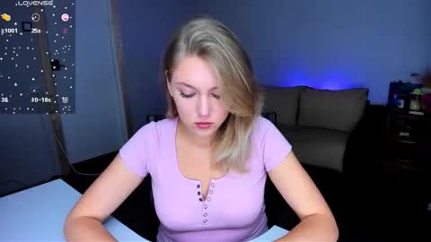 Snapshot of rose_brooks chatting on 09/28/25, 07:41 Rose but u can call me princess online show from 09/28/25, 07:41