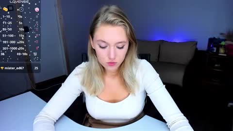 Snapshot of rose_brooks chatting on 09/29/25, 07:30 Rose but u can call me princess online show from 09/29/25, 07:30