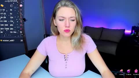 Snapshot of rose_brooks chatting on 10/20/25, 07:47 Rose but u can call me princess online show from 10/20/25, 07:47