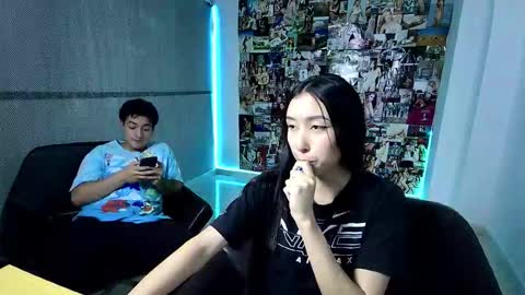 Snapshot of roseandviktor23 chatting on 09/18/25, 02:35 Rose Sins and Don Viktor online show from 09/18/25, 02:35