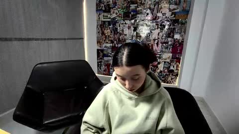 Snapshot of roseandviktor23 chatting on 10/01/25, 12:38 Rose Sins and Don Viktor online show from 10/01/25, 12:38