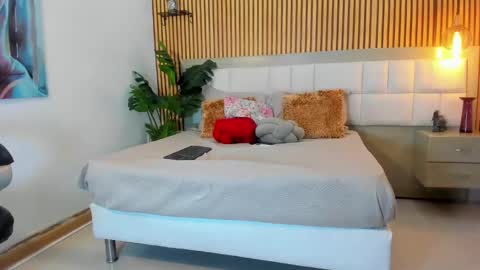 Snapshot of roseaurora chatting on 10/04/25, 01:20 roseaurora online show from 10/04/25, 01:20