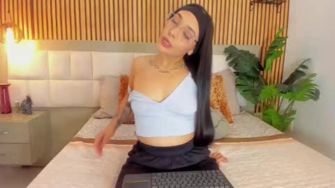 Snapshot of roseaurora chatting on 10/13/25, 12:38 roseaurora online show from 10/13/25, 12:38