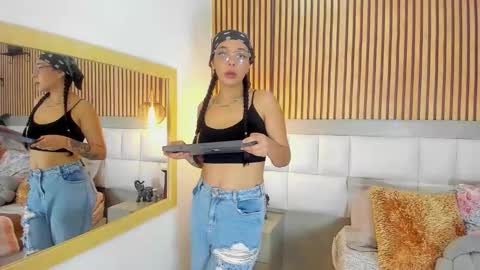 Snapshot of roseaurora chatting on 10/16/25, 12:39 roseaurora online show from 10/16/25, 12:39