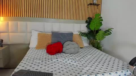 Snapshot of roseaurora chatting on 10/25/25, 12:45 roseaurora online show from 10/25/25, 12:45