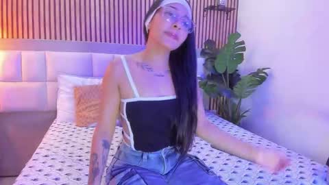 Snapshot of roseaurora chatting on 10/27/25, 12:42 roseaurora online show from 10/27/25, 12:42