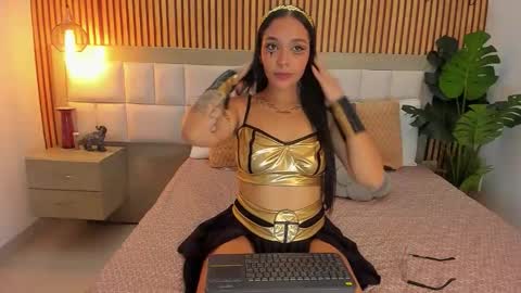 Snapshot of roseaurora chatting on 10/31/25, 01:01 roseaurora online show from 10/31/25, 01:01