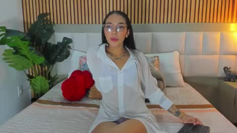 roseaurora online show from 02/21/26, 12:50