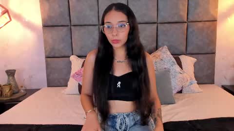 roseaurora online show from 06/15/26, 10:39