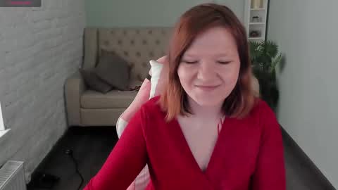 Snapshot of rosecartersxx chatting on 05/17/26, 11:06 Rose online show from 05/17/26, 11:06