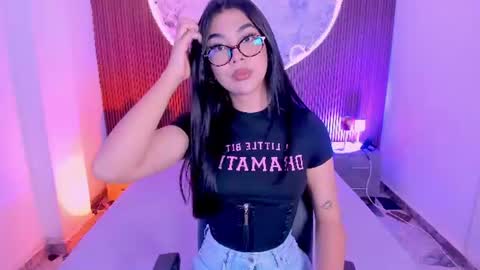 Snapshot of rosecassie chatting on 06/22/26, 02:03 Rose online show from 06/22/26, 02:03