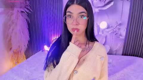 Snapshot of rosecassie chatting on 06/23/26, 02:04 Rose online show from 06/23/26, 02:04
