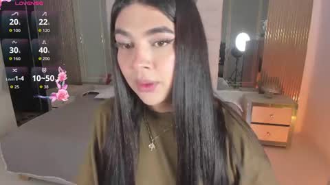 Snapshot of rosecassie chatting on 06/24/26, 01:43 Rose online show from 06/24/26, 01:43