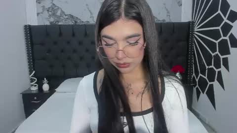 Snapshot of rosecassie chatting on 06/28/26, 01:17 Rose online show from 06/28/26, 01:17