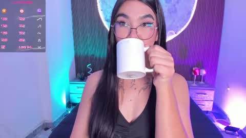 Snapshot of rosecassie chatting on 07/07/26, 12:42 Rose online show from 07/07/26, 12:42
