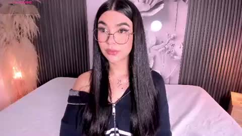 Snapshot of rosecassie chatting on 07/09/26, 12:42 Rose online show from 07/09/26, 12:42