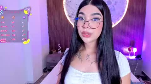 Snapshot of rosecassie chatting on 07/11/26, 01:25 Rose online show from 07/11/26, 01:25