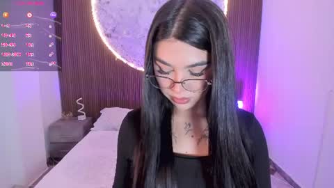 Snapshot of rosecassie chatting on 07/16/26, 01:17 Rose online show from 07/16/26, 01:17