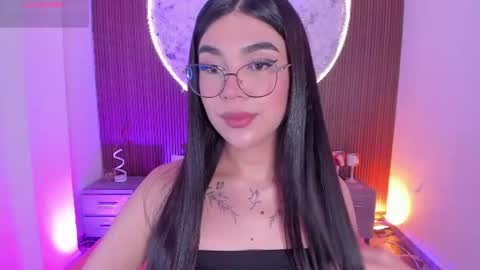Snapshot of rosecassie chatting on 07/22/26, 02:31 Rose online show from 07/22/26, 02:31