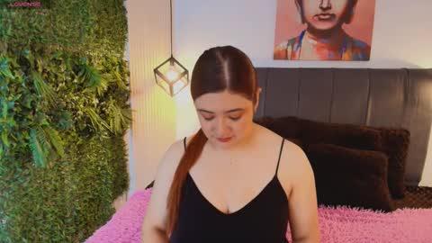 Snapshot of rosee_park chatting on 12/15/25, 11:47 Rosee online show from 12/15/25, 11:47