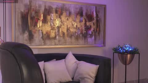 Snapshot of roseferrera chatting on 11/17/25, 09:20 Rose online show from 11/17/25, 09:20