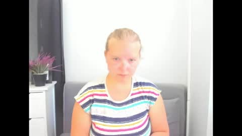 Snapshot of rosehypnotic chatting on 06/19/26, 05:17 Rose online show from 06/19/26, 05:17