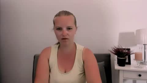 Snapshot of rosehypnotic chatting on 07/14/26, 05:29 Rose online show from 07/14/26, 05:29