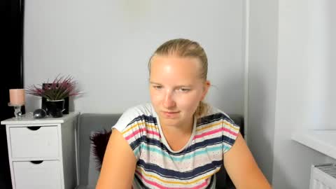 Snapshot of rosehypnotic chatting on 07/30/26, 05:12 Rose online show from 07/30/26, 05:12