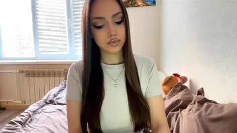 Mimi online show from 11/02/25, 12:18